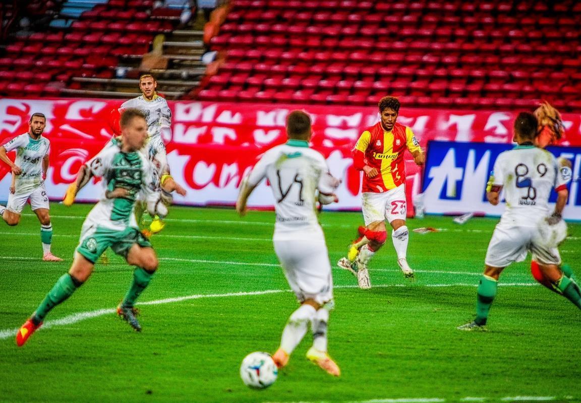 登博思VS埃因霍温：历史交锋与战术对决解析(图3)